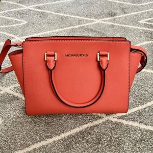 Michael Kors Crossbody Medium Purse/Handbag